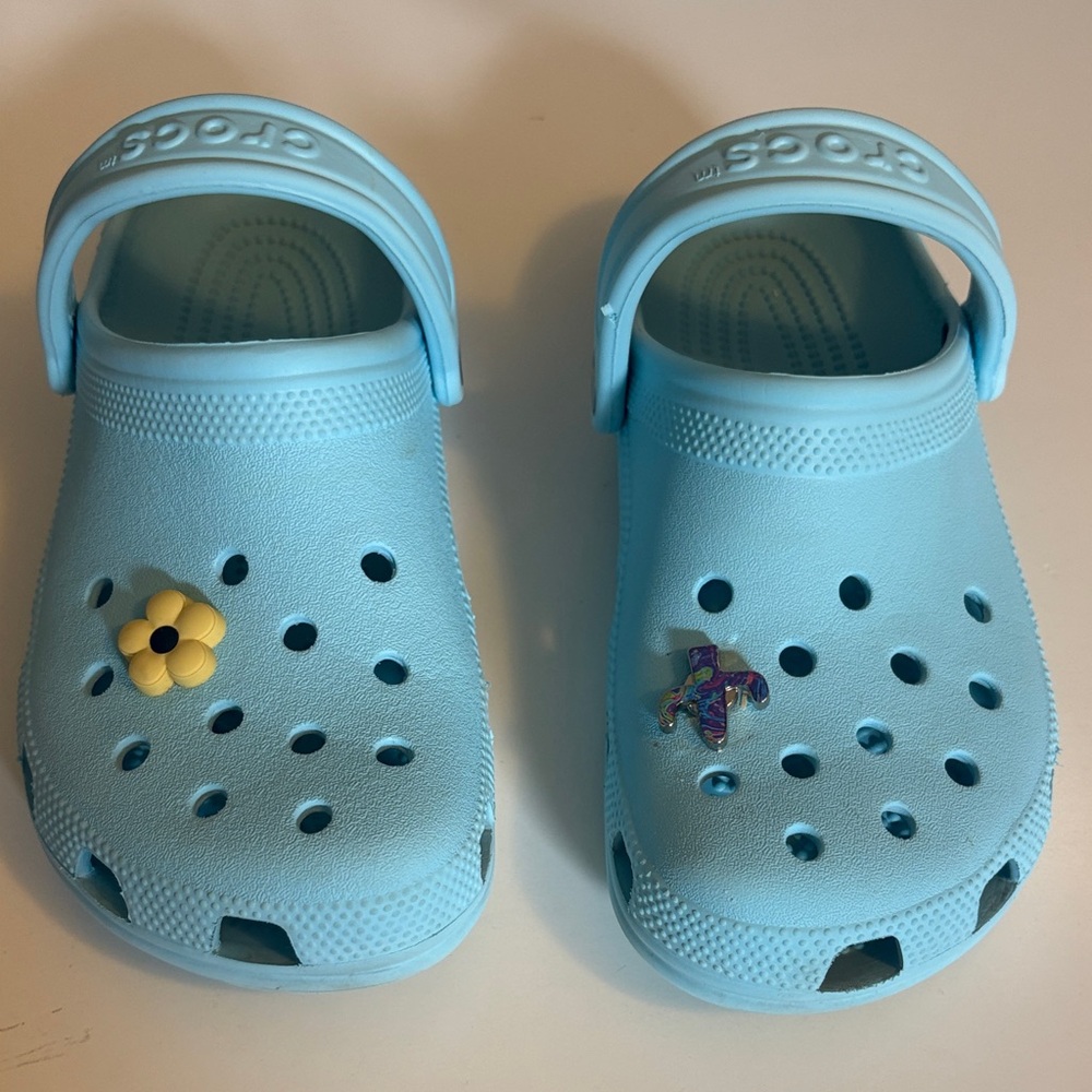 Crocs Women's Classic Clog Sky Blue  with Jibbitz; Sz: 8